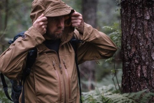 Comparing the Differences Between Outdoor Jacket Suppliers in China and the United States