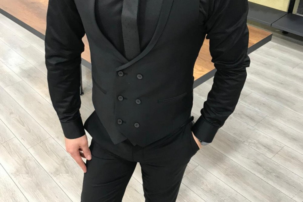 Choose ODMYA for High-Quality Black Suits for Your Business