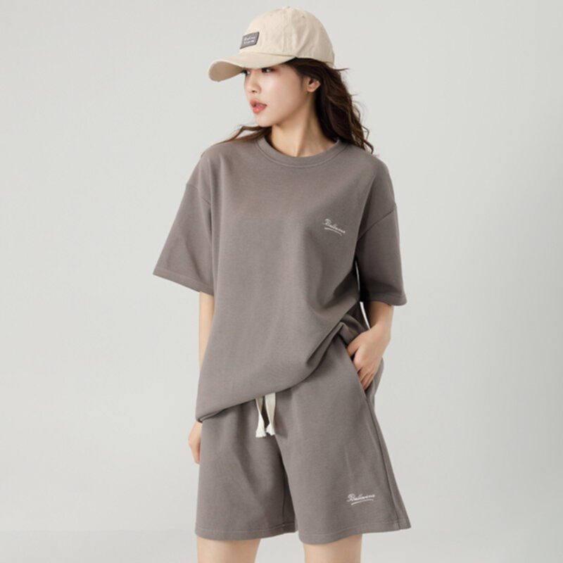 Round neck loose fitting short sleeved fashionable sports two-piece set