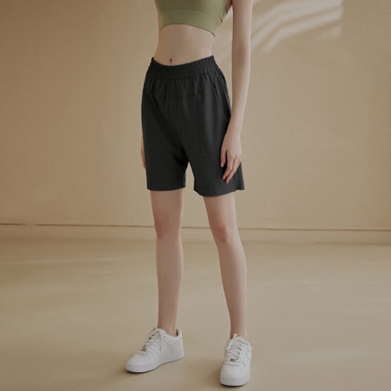 Stretch and loose fitting tight waist sports shorts